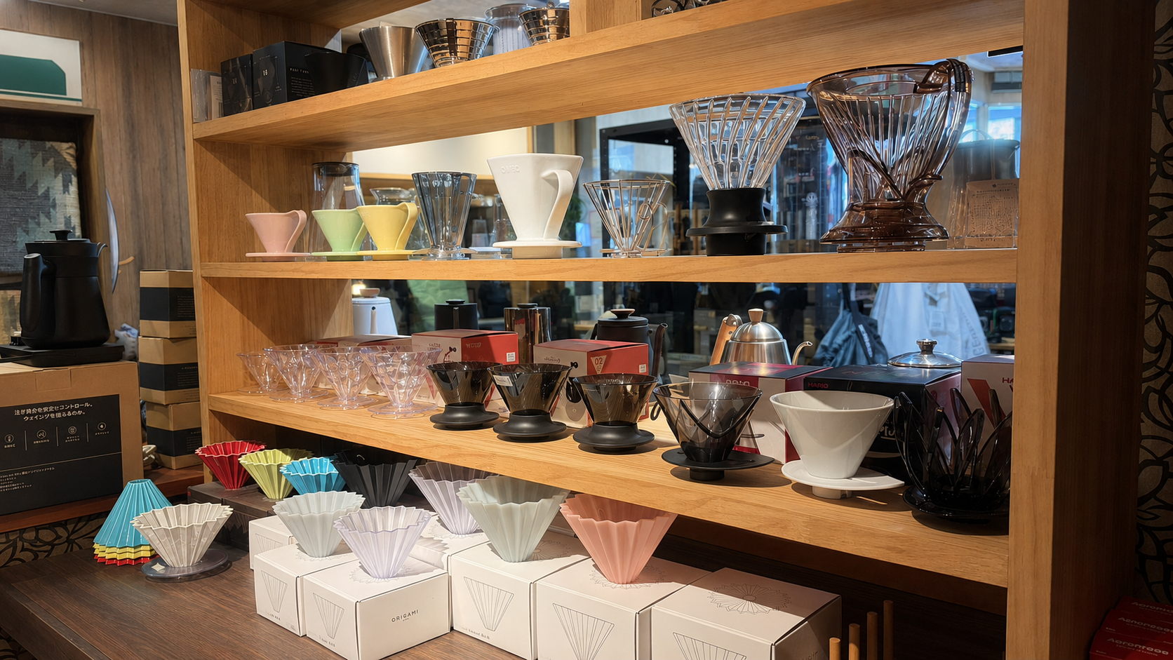 店内のコーヒー器具売り場 2
