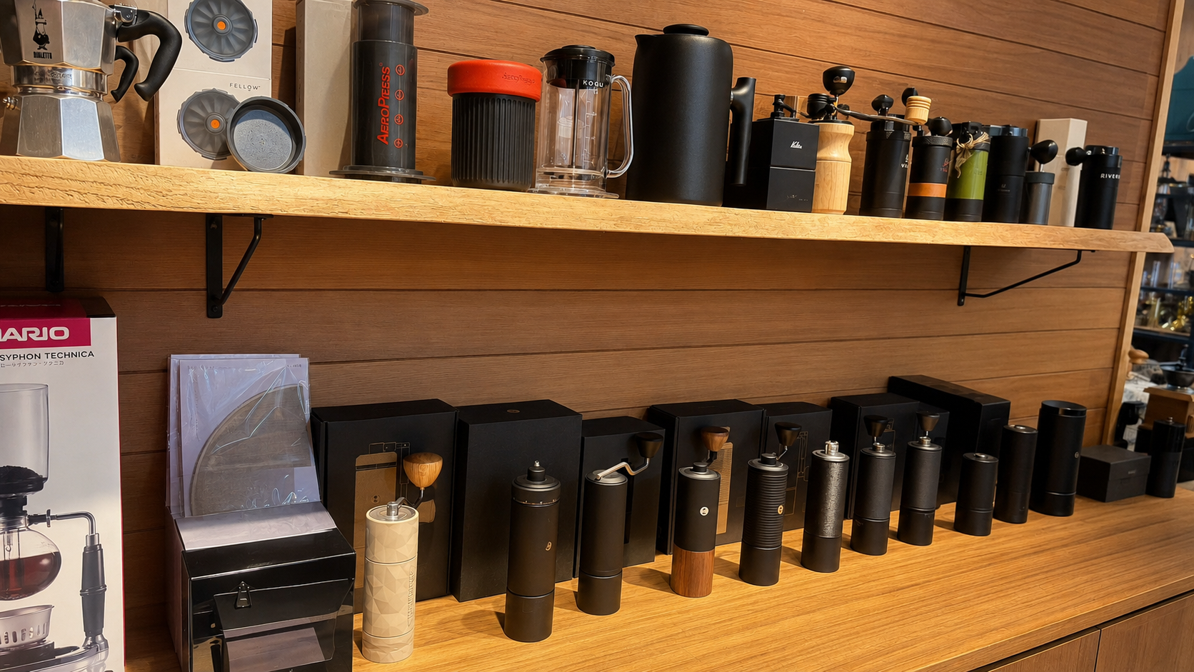 店内のコーヒー器具売り場 3
